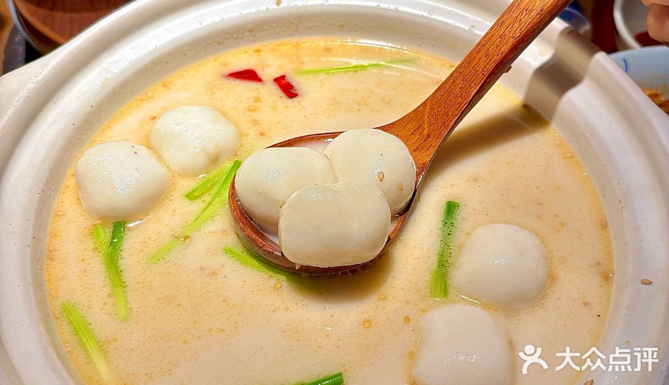 跟风吃这家湘西菜馆，排队1小时真值哭了