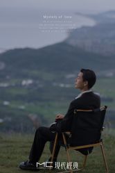 -现代经典婚纱摄影