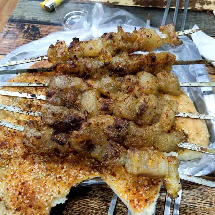 就是有点小贵啊哈哈不过没关系吃得开心最重要还是值得推荐新疆烤羊油