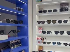 -美式眼镜·授权蔡司.依视路.尼康.豪雅.明月(南翔印象城店)