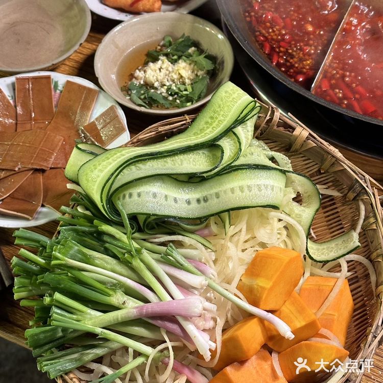 这才是重庆本地人真正喜欢吃的社区老火锅！