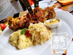 德式烤猪肘配酸菜土豆泥-申德勒加油站西餐厅(日坛路总店)