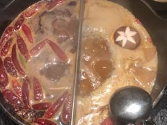黑牛肝菌汤鸳鸳锅-大龙燚·旷野鲜火锅(广州首店)