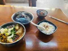 -鸿浩扒猪脚米线