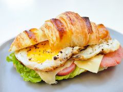 牛角包三文治-花苑里咖啡(威远店)
