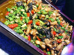 炭烧牛蛙平锅紫苏味-蘭奢雅集·江浙菜(青山江滩店)