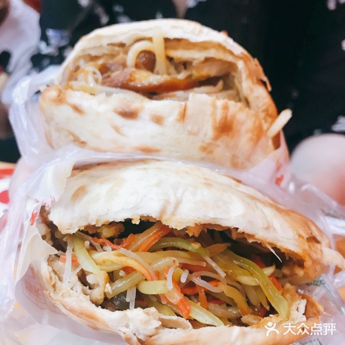 酥香门弟锅盔凉粉(耿家巷店)锅盔夹三丝图片