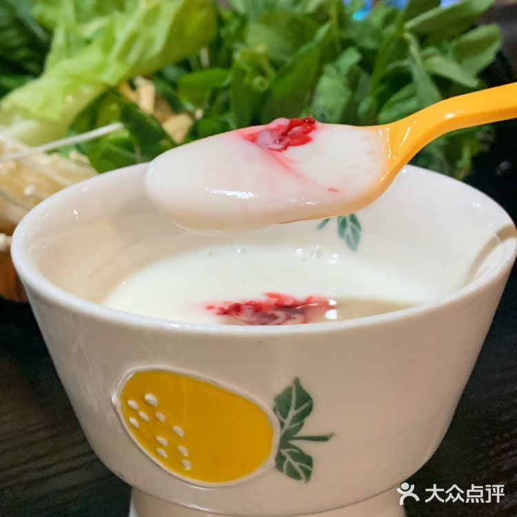 在大理喜洲!几十种现舂佐料火锅 酸汤火锅?