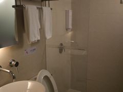 -卡罗酒店(东门晒布地铁站店)