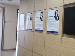 -瑞尔齿科(南京东路名人诊所)
