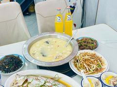 -丹水桥地锅鱼·翘嘴鲌·地方特色全鱼宴(丹江口大坝店)