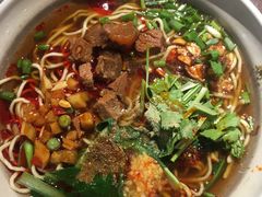 -爆炸头阿姨小四川正宗川味小吃(无任何分店)