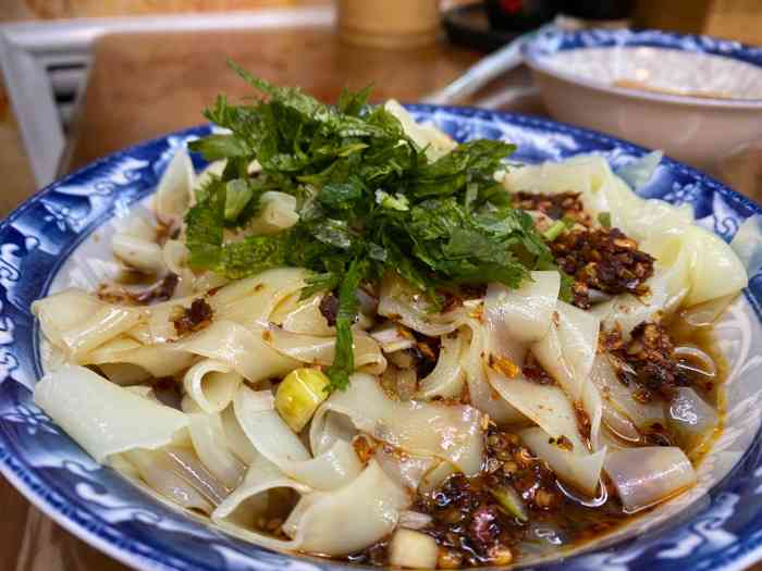 二女凉粉-"逛应县木塔之前顺便找来吃的 这是在山西的.