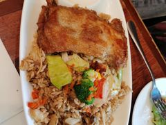 海鲜炒饭配香蒜烤鸡-玛格萝妮比萨屋(四平店)
