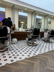 -理昂男士理发店 Barber shop