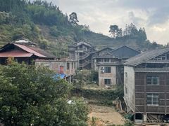 -石上人家