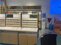-LOOK眼镜·蔡司依视路配镜(宝山万达店)