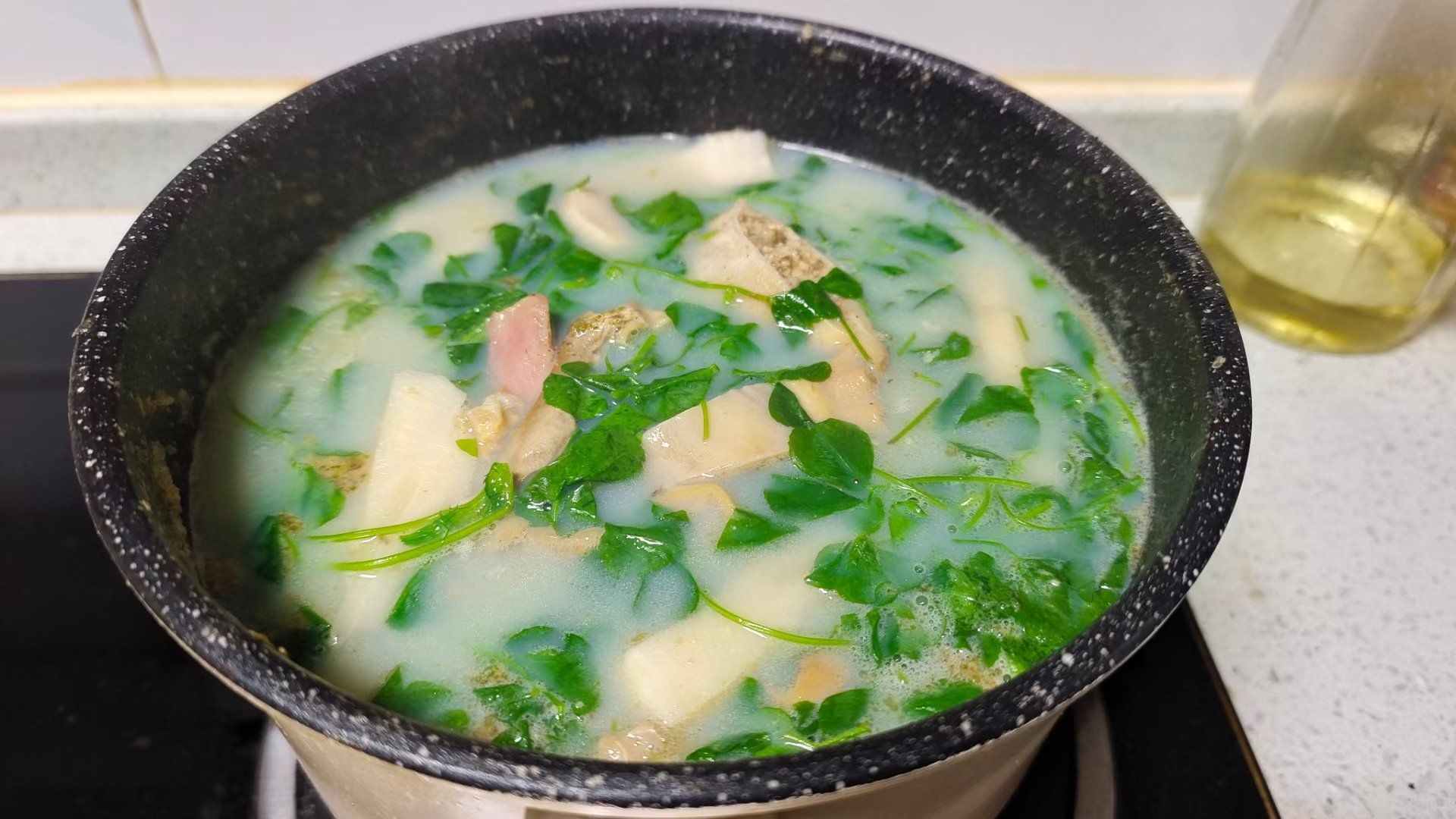 每日一菜河蚌秧草咸肉汤