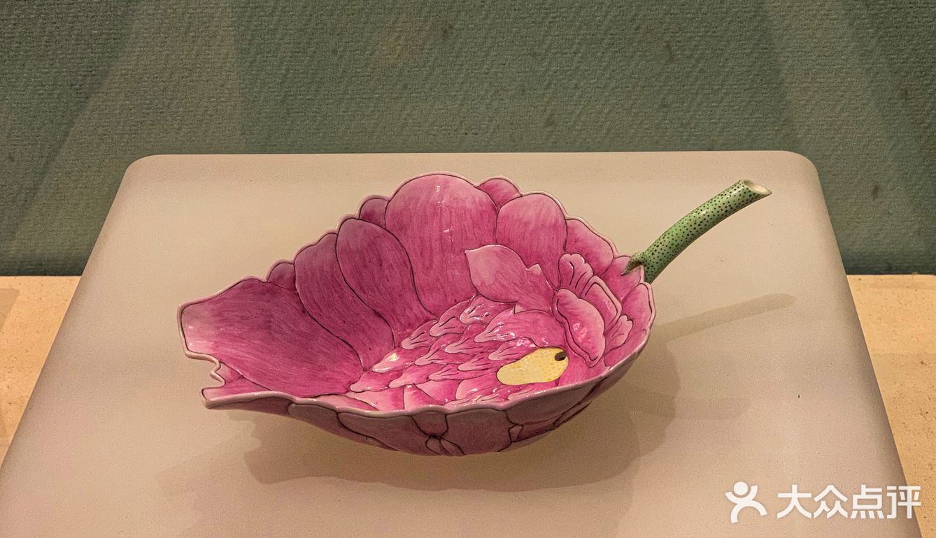                     游弋在楚文化中