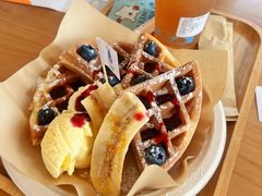 蓝莓香蕉华夫饼-小意思咖啡店(草桥店)