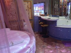 -梦幻城堡轻奢实景酒店(川大望江校区地铁站店)