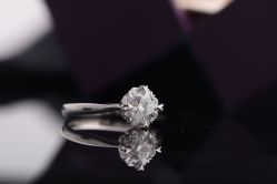 -威德钻石-克拉钻大本营(南京东路店)