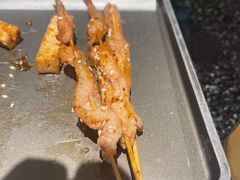 -何妹湿辣牛肉·粤式烧烤砂煲(桂雅路店)