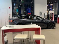 -TESLA 特斯拉(上海太古汇体验店)