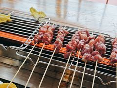 -哈尔滨小酒馆·鲜肉现穿自助烧烤(康新花园店)