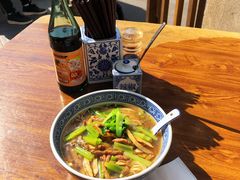 芹菜牛肉豆干面-沪西老弄堂面馆(定西路店)