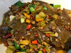 -阿瓦山寨·湘菜现炒·剁椒鱼头王(咸阳总店)