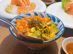 三文鱼牛油果波奇饭-筱田の食堂·izakaya(淮海中路店)