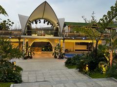 -茅草房·河畔园林火锅