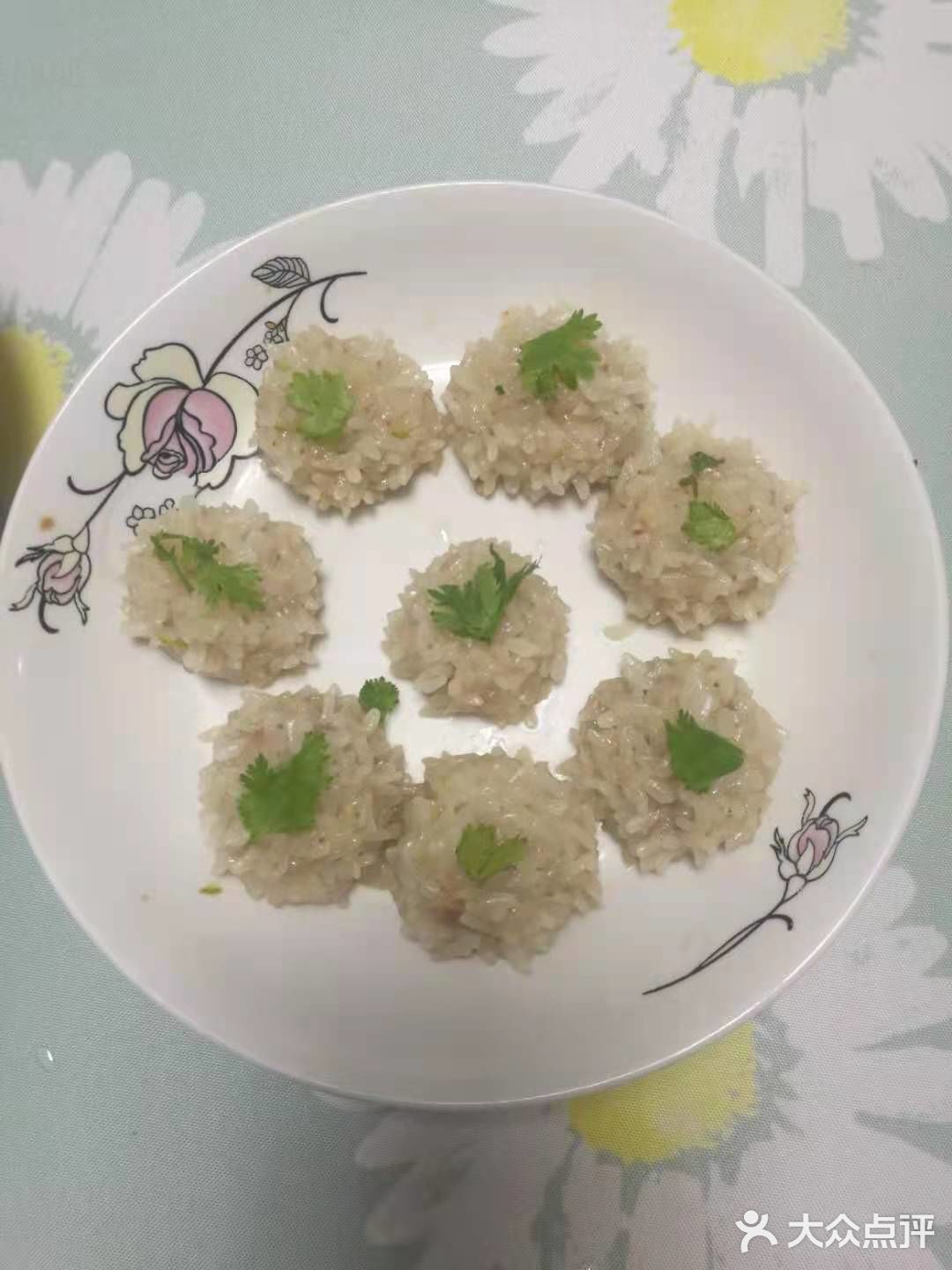 干活利索，我吃饭比较讲究，刘姨每天变着样的给我做饭