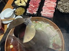 -果松木炭酸菜铜火锅·外婆参鸡汤