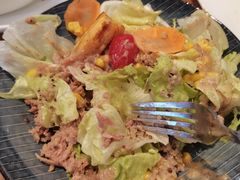 金枪鱼蔬菜色拉配培煎芝麻酱-玛格萝妮(汇智国际商业中心店)