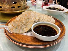 荞面猪肉酸菜馅饼-哈啾嗨·新概念蒙餐(红星新城店)