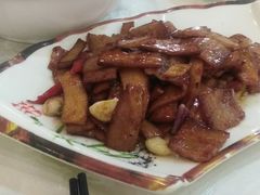 杏鲍菇炒猪颈肉-春满人间酒楼(园岭中路店)