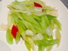 西芹炒百合-吴越荣记·苏州菜·松鼠桂鱼(斜塘老街店)