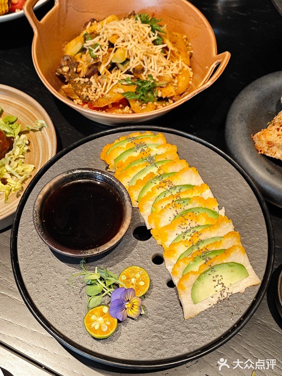 走进成都这家宋式美学素食餐厅