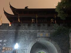 -吴山路夜市