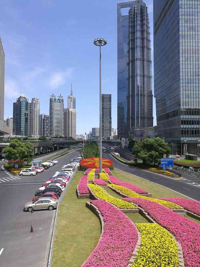 世纪大道-"世纪大道是上海市浦东新区著名的景观大道一.