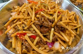 Beef Stir-fried with Pickled Bamboo Shoots