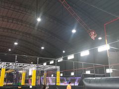 -嘿哟动霸CHUA·新潮玩运动娱乐中心·蹦床滑冰团建乐园