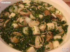 荠菜虾仁烩双菇-上海老饭店(北京分店)