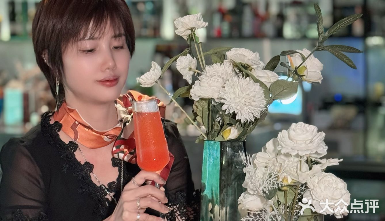 这里的露台view真的好棒，下雨也唯美