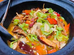 -老滇山寨•云南特色菜•地方菜•民族风情歌舞表演(金碧店)