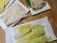 -茸梅路右拐龙虾-农家菜(松江店)