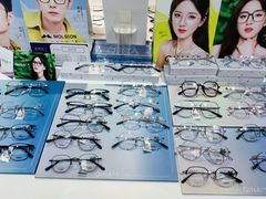 -诺柯视眼镜-蔡司依视路官方工厂店(淞南一店)