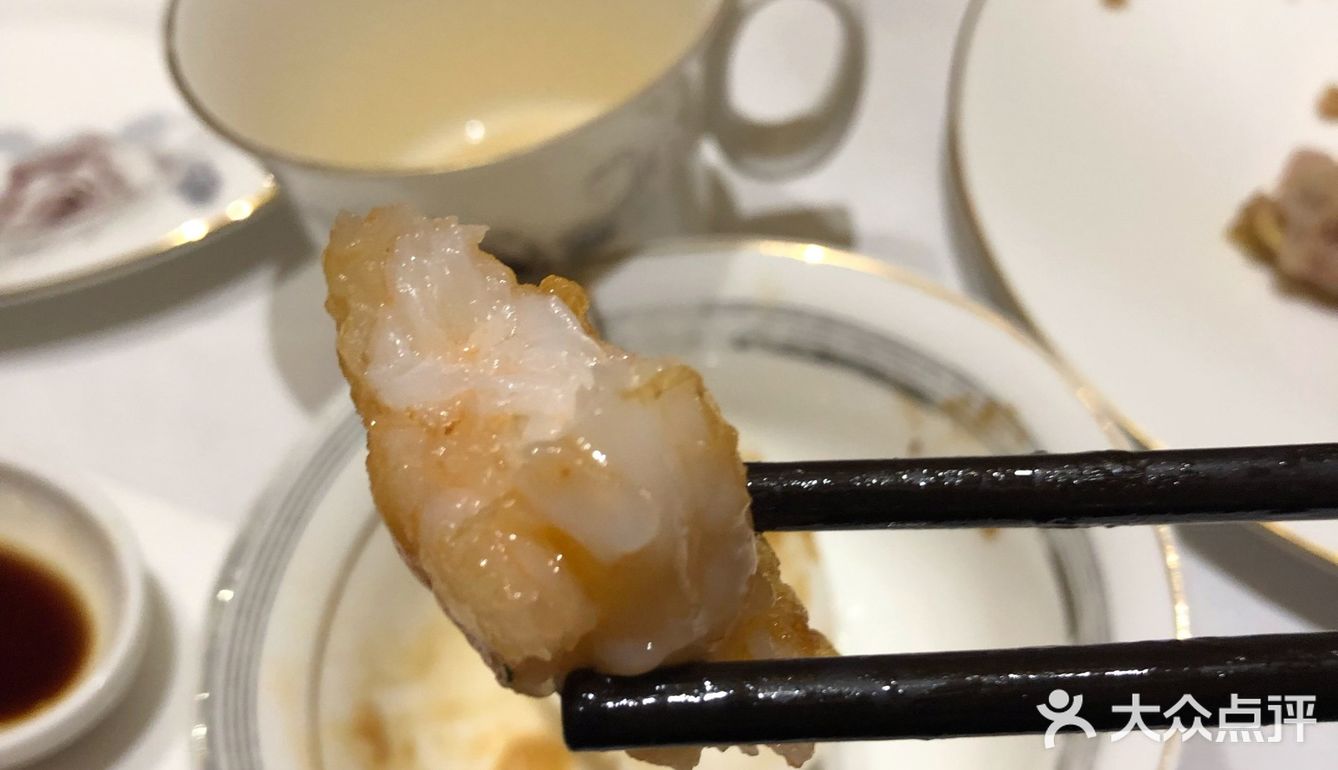 全部是虾肉，弹牙，说明虾很新鲜，配上甜辣酱